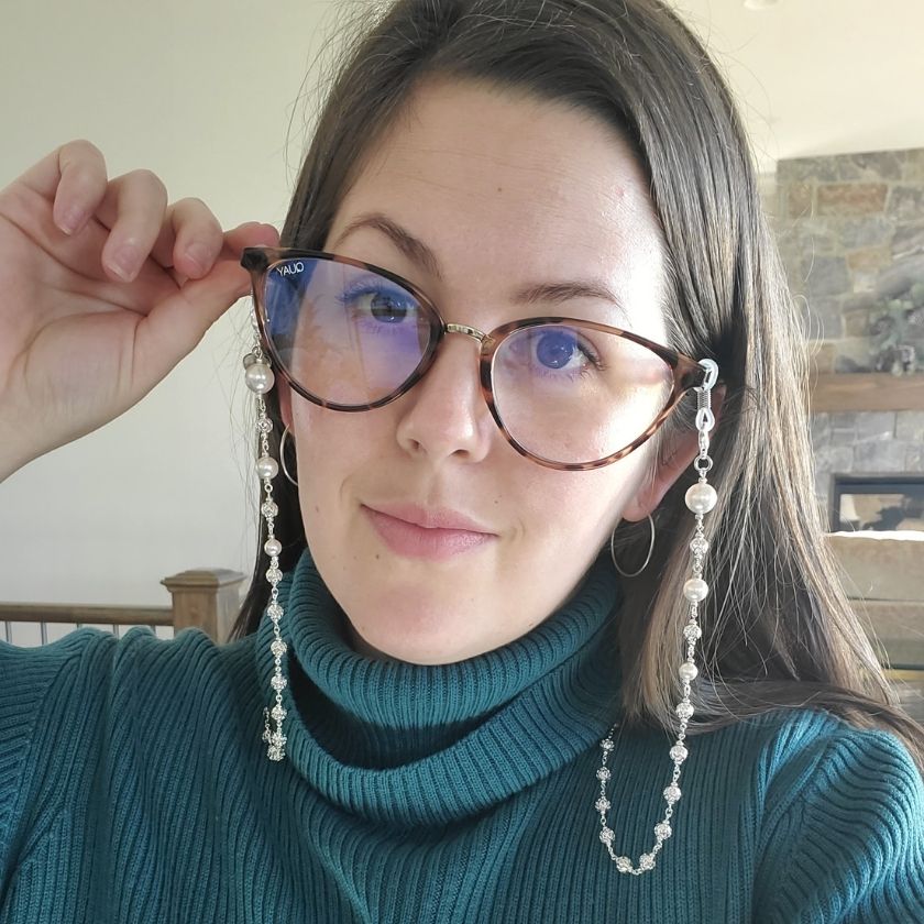 Silver and pearl eyeglass chain with glasses