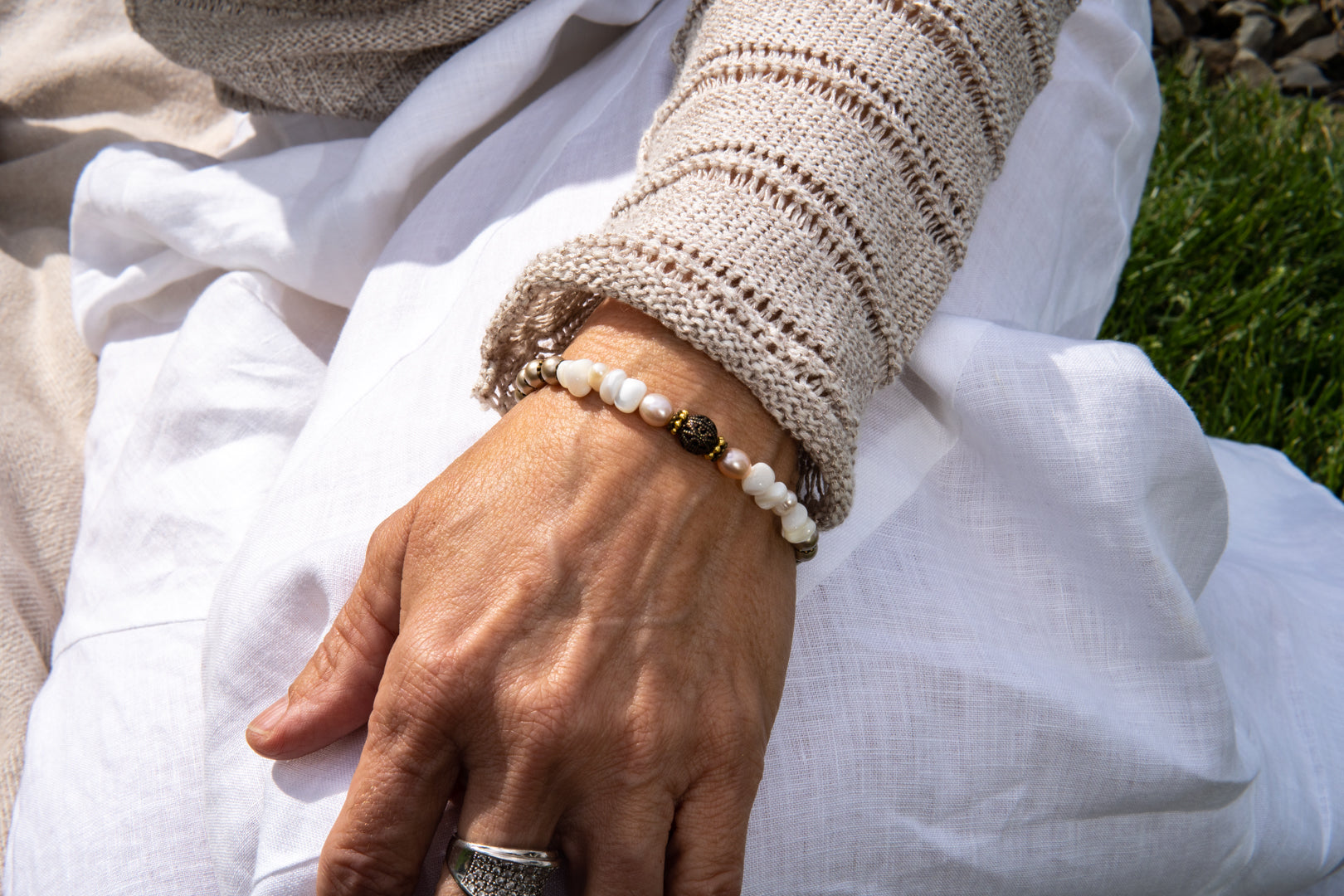 Pearl and chain bracelet