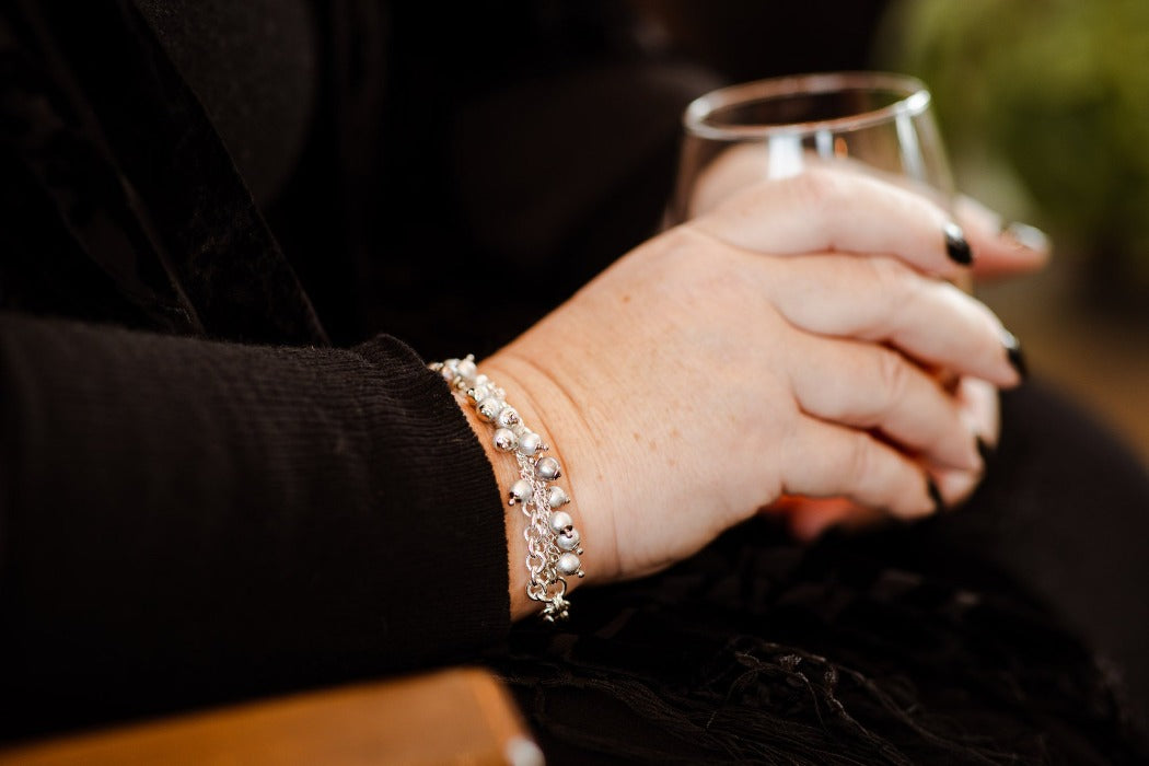 Grey freshwater and bead bracelet