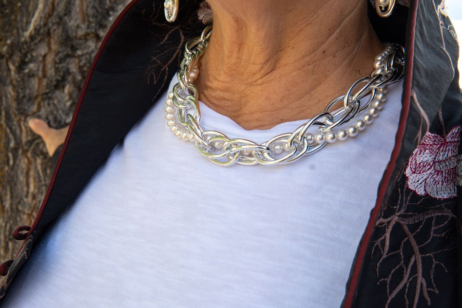 Silver aluminum and pearl necklace