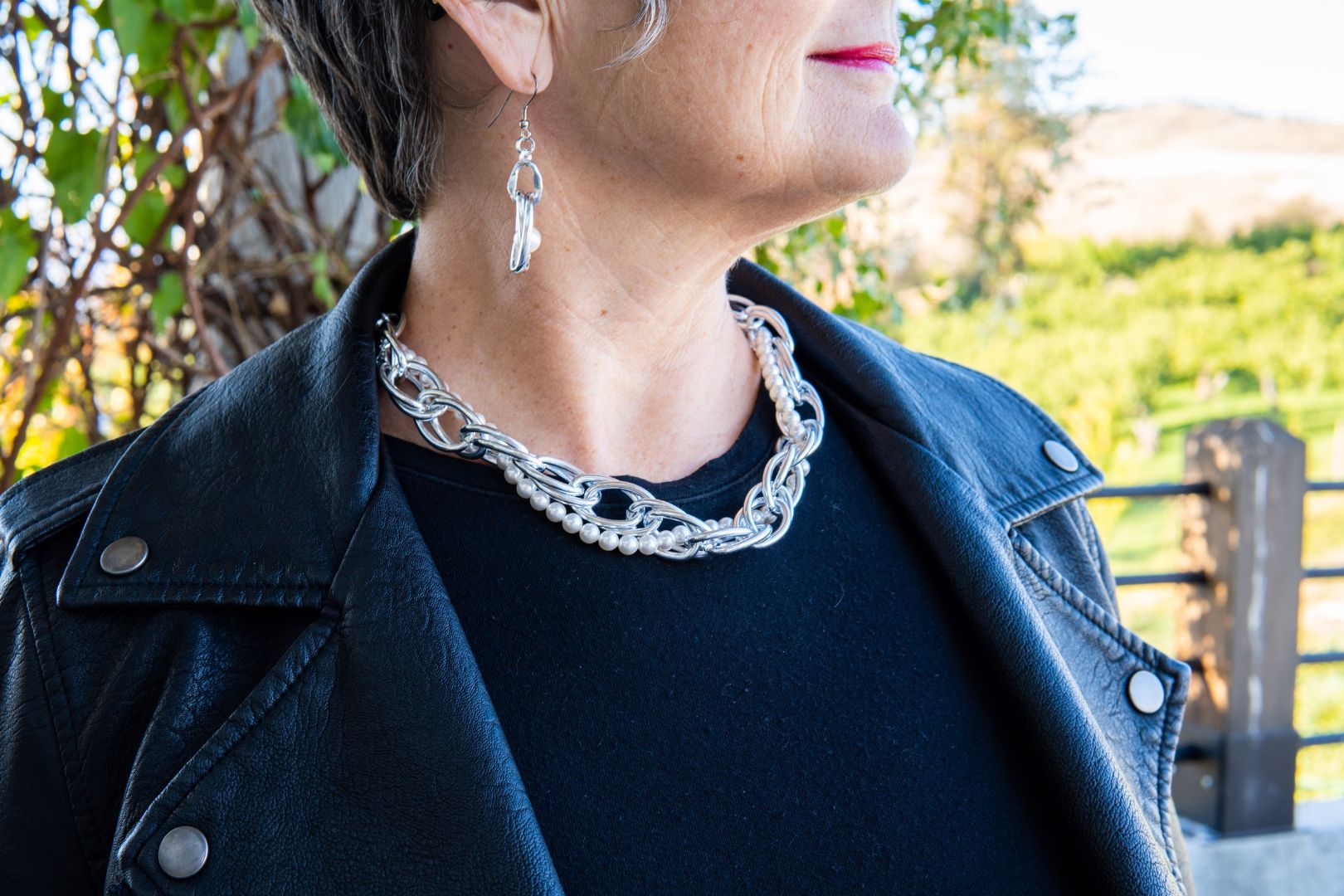 Silver aluminum and pearl necklace