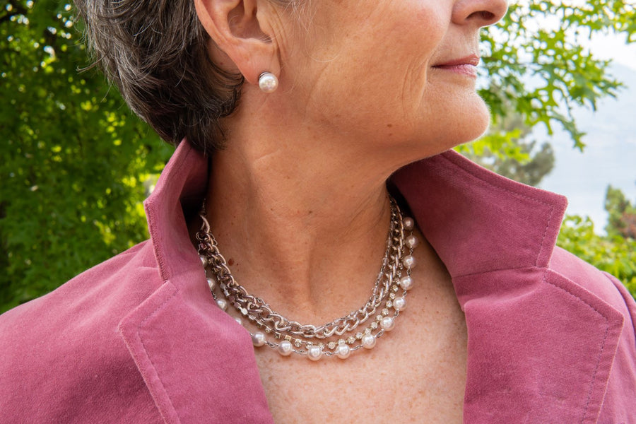 White pearl stud earring