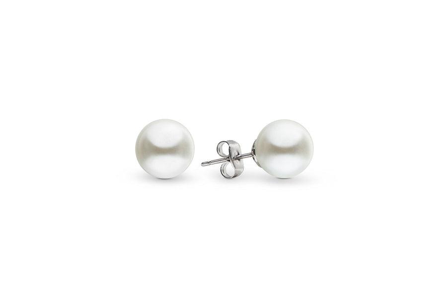 White pearl stud earring