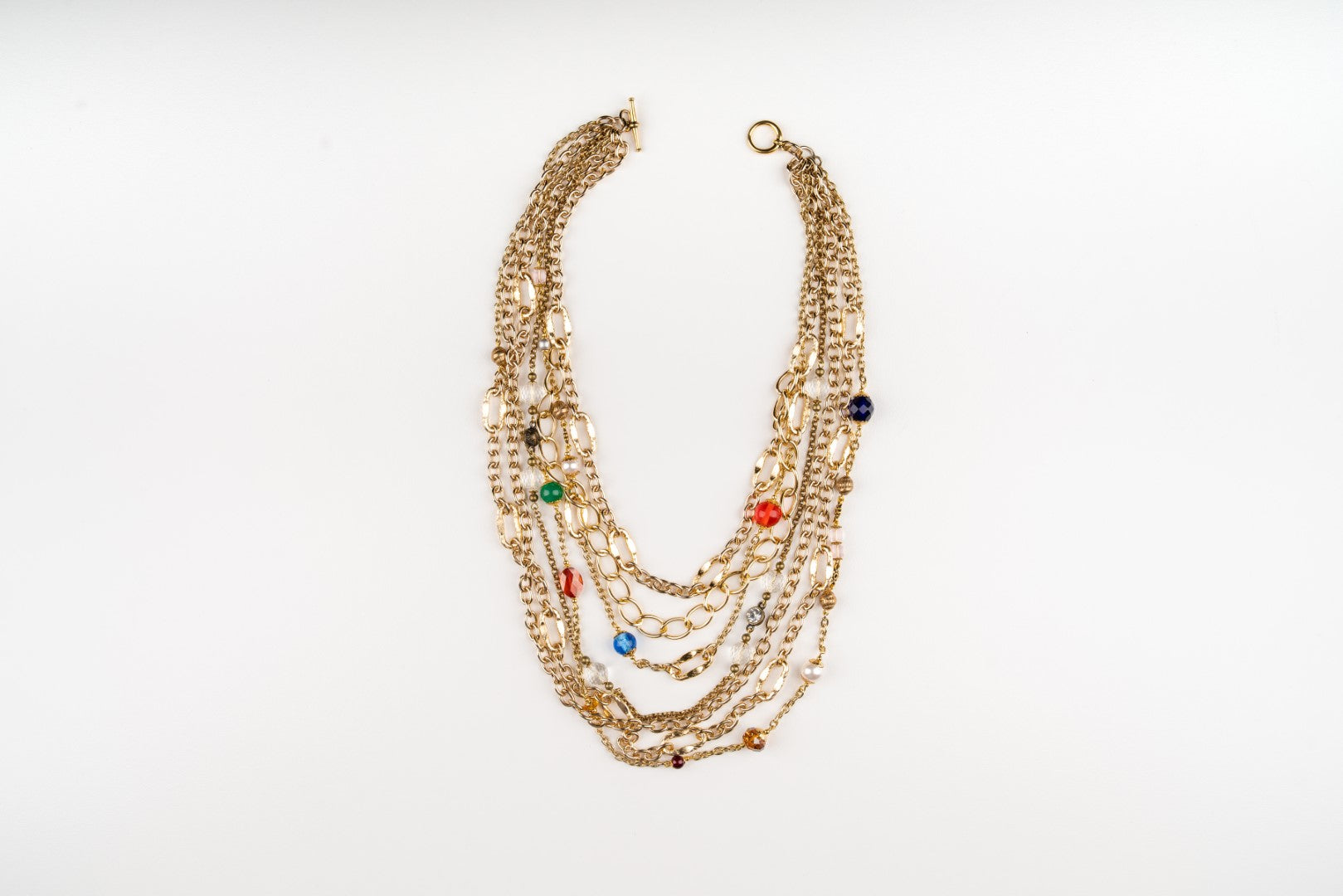 a Carolily Statement necklace made of gold plated chain, various gemstones and freshwater pearls